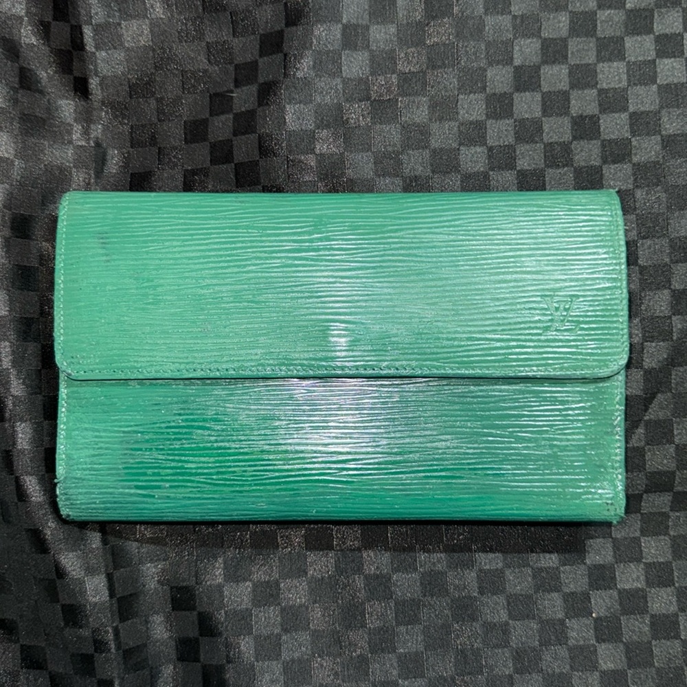 Authentic Louis Vuitton green leather epi snap wallet